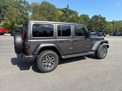 2025 Jeep Wrangler 4-Door Sahara 4x4