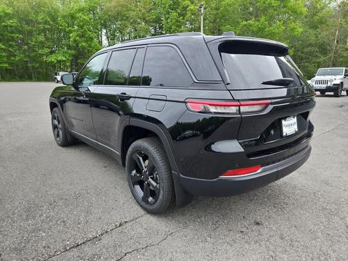 Diamond Black Crystal Pearlcoat 2026 Jeep Grand Cherokee Limited