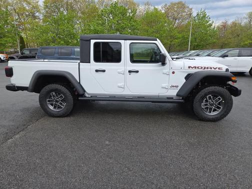Bright White Clearcoat 2026 Jeep Gladiator Mojave 4x4