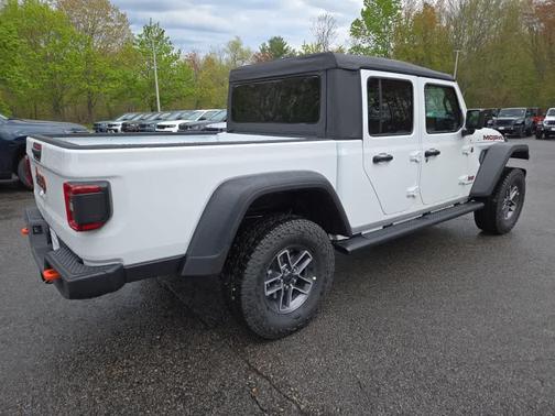 Bright White Clearcoat 2026 Jeep Gladiator Mojave 4x4