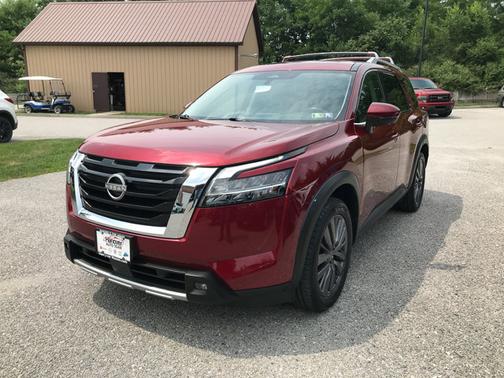 2023 Nissan Pathfinder SL