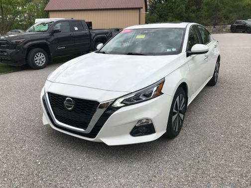 White 2021 Nissan Altima 2.5 SL