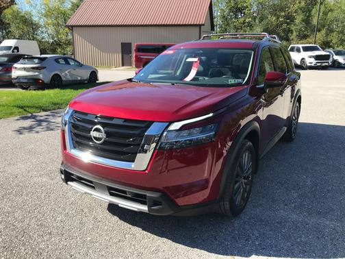2023 Nissan Pathfinder SL