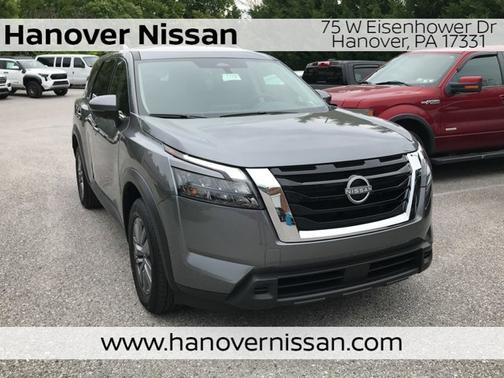 2025 Nissan Pathfinder SV