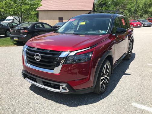 2t Red Blk Roof 2025 Nissan Pathfinder Platinum