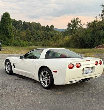 2001 Chevrolet Corvette Base