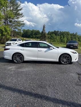 2022 Lexus ES 350 Base