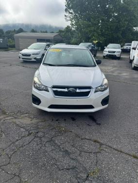White 2013 Subaru Impreza 2.0i