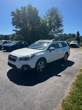 White 2018 Subaru Outback 2.5i Limited