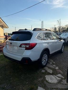 White 2019 Subaru Outback 2.5i Premium
