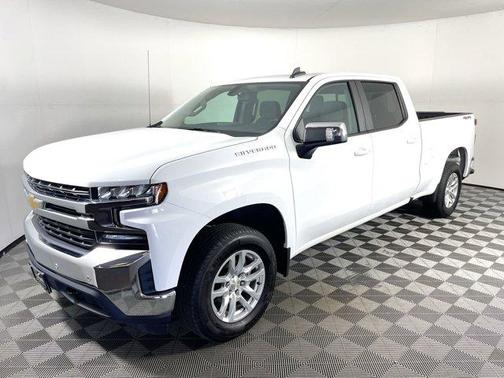 Photo 3 of 33 of 2020 Chevrolet Silverado 1500 LT