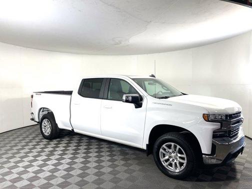Photo 1 of 33 of 2020 Chevrolet Silverado 1500 LT