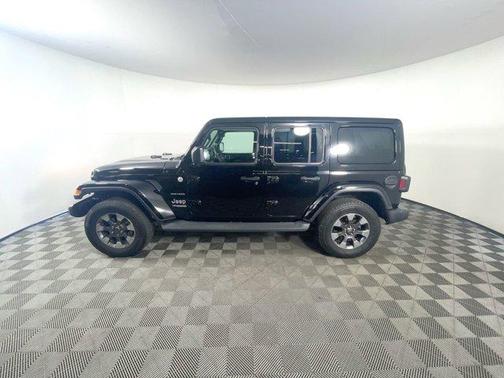 Photo 5 of 33 of 2018 Jeep Wrangler Unlimited Sahara