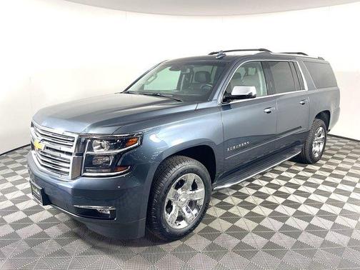 Photo 3 of 38 of 2019 Chevrolet Suburban Premier