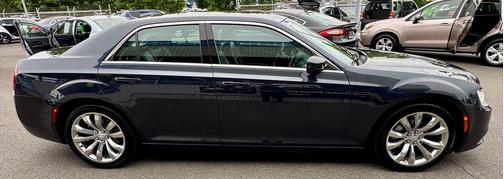 2017 Chrysler 300 Limited