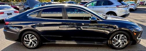 2020 Hyundai SONATA Hybrid Base