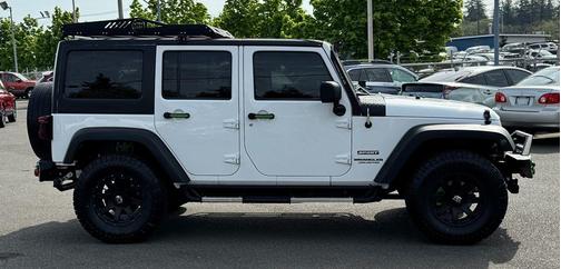 Bright White Clearcoat 2013 Jeep Wrangler Unlimited Sport