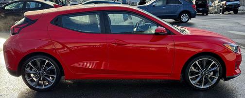 2021 Hyundai Veloster 2