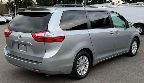 2016 Toyota Sienna XLE
