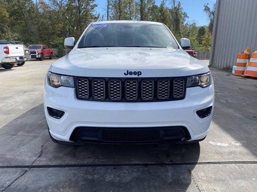 Photo 3 of 30 of 2018 Jeep Grand Cherokee Altitude