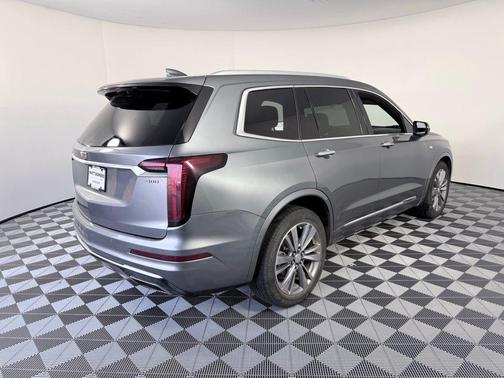 2022 Cadillac XT6 Premium Luxury FWD