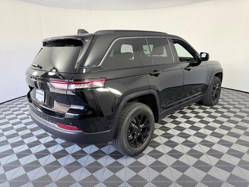 2026 Jeep Grand Cherokee Laredo