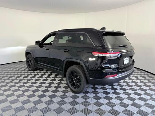 2026 Jeep Grand Cherokee Laredo