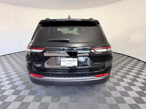 2026 Jeep Grand Cherokee Laredo