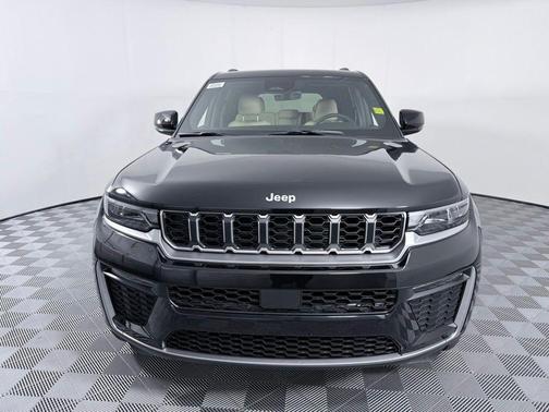 Diamond Black 2026 Jeep Grand Cherokee Limited 4x2
