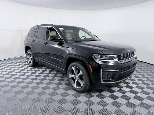 Diamond Black 2026 Jeep Grand Cherokee Limited 4x2