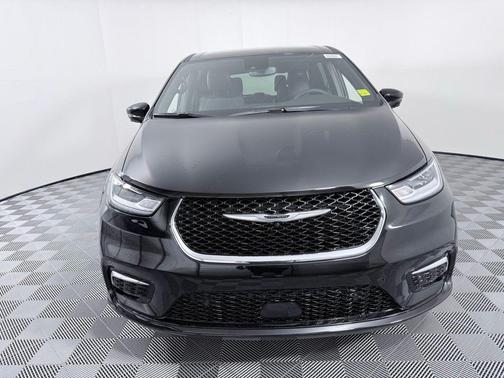 Diamond Black 2026 Chrysler Pacifica Select