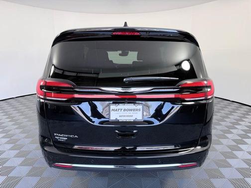 Diamond Black 2026 Chrysler Pacifica Select