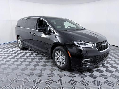 Diamond Black 2026 Chrysler Pacifica Select