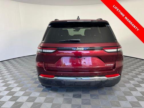2025 Jeep Grand Cherokee Laredo