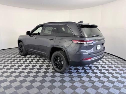 2026 Jeep Grand Cherokee Laredo