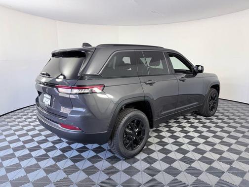 2026 Jeep Grand Cherokee Laredo