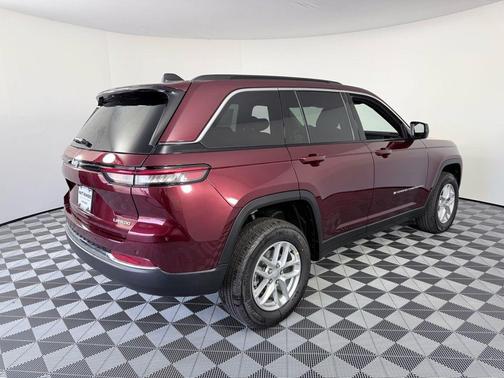 2026 Jeep Grand Cherokee Laredo 4x2