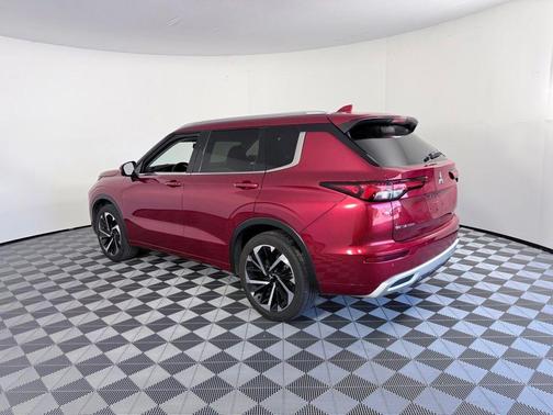 Red 2024 Mitsubishi Outlander SEL