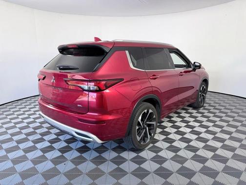 Red 2024 Mitsubishi Outlander SEL