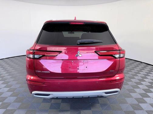 Red 2024 Mitsubishi Outlander SEL