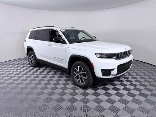Bright White 2027 Jeep Grand Cherokee Laredo