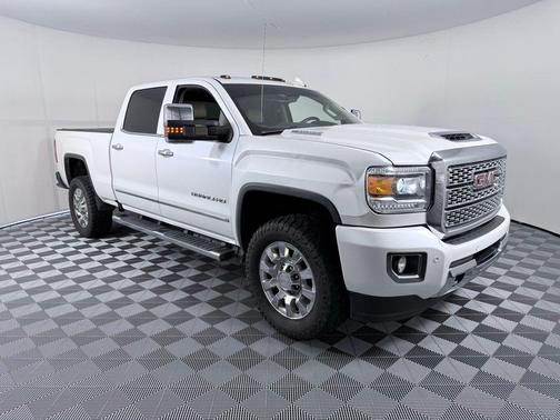White Frost Tri-Coat 2019 GMC Sierra 2500 Denali