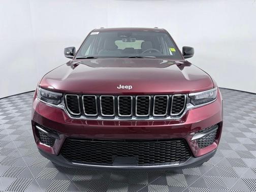 Velvet Red Pearlcoat 2026 Jeep Grand Cherokee Laredo 4x2