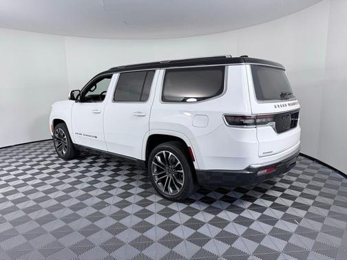2022 Jeep Grand Wagoneer Series III
