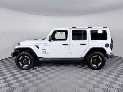 Bright White Clearcoat 2018 Jeep Wrangler Unlimited Sahara