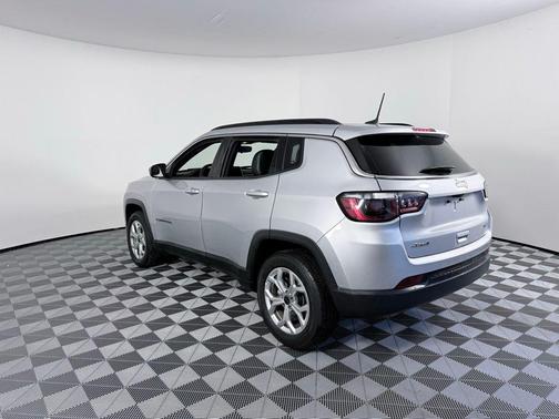 Silver Zynith 2025 Jeep Compass Latitude