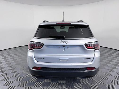 Silver Zynith 2025 Jeep Compass Latitude