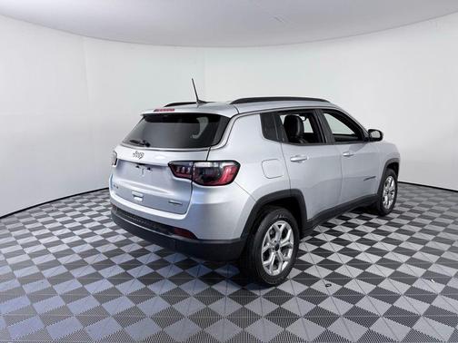 Silver Zynith 2025 Jeep Compass Latitude