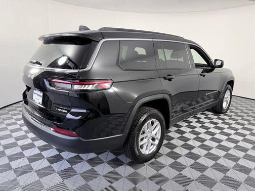 Diamond Black 2026 Jeep Grand Cherokee Laredo