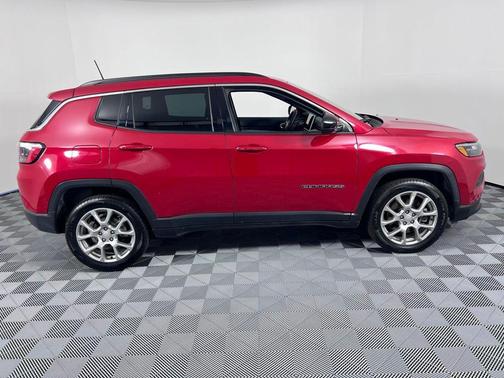2023 Jeep Compass Latitude Lux